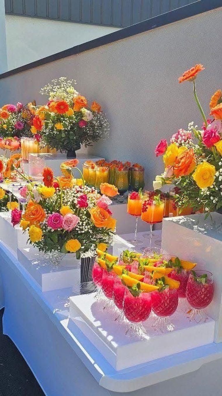 Buffet fleuri et cocktails d'une réception Azura